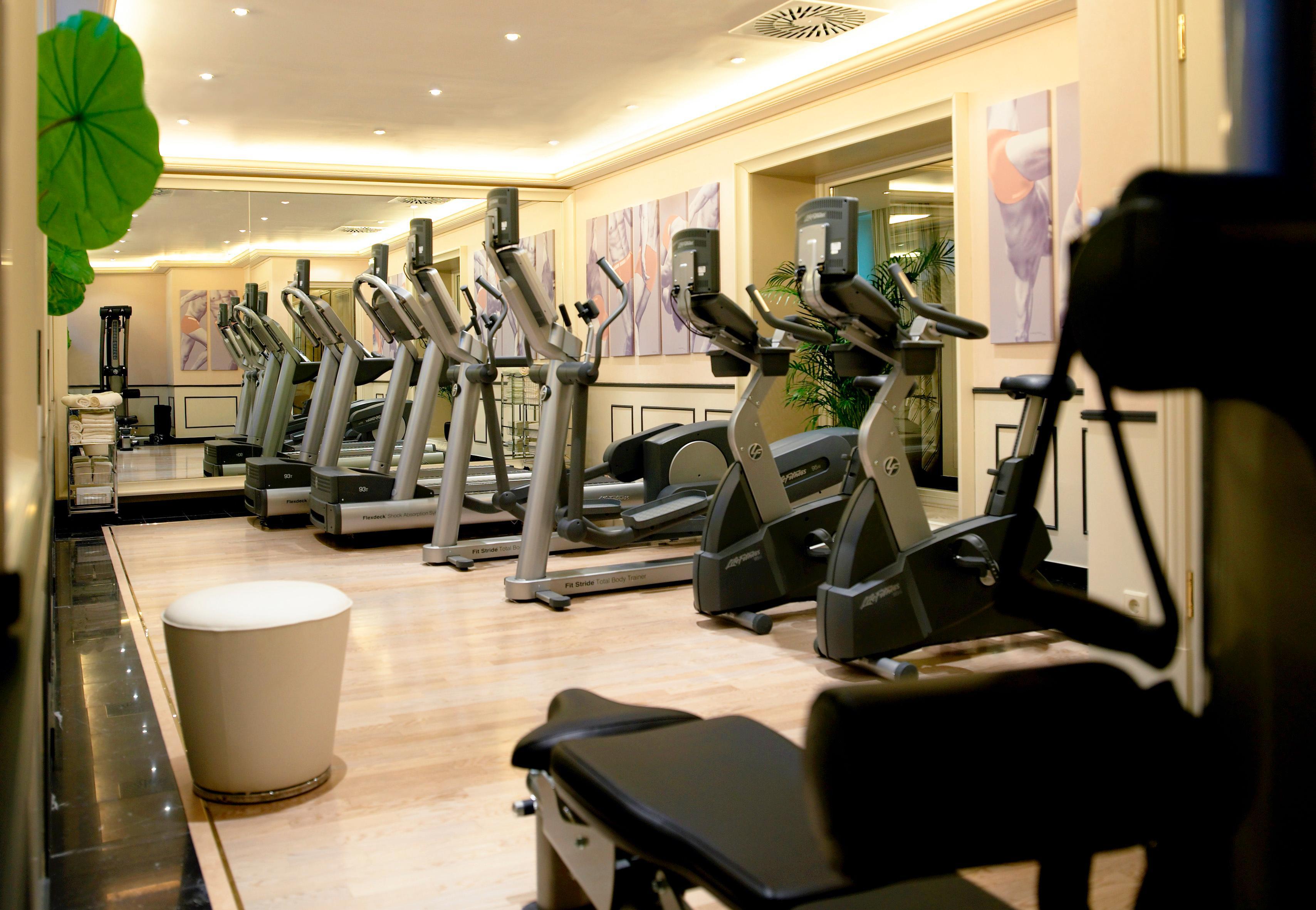 Hotel Sacher Wien Fasilitas foto The gym at the Mandarin Oriental, Paris