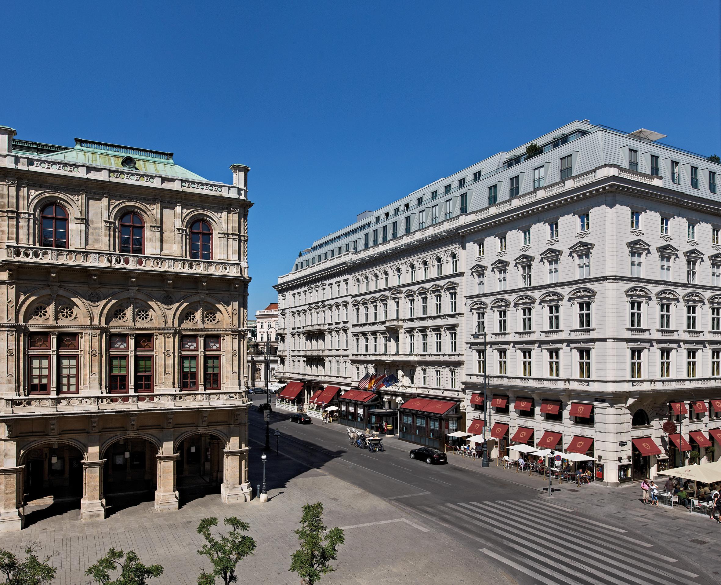 Hotel Sacher Wien Bagian luar foto The Vienna Opera and the Hotel Sacher