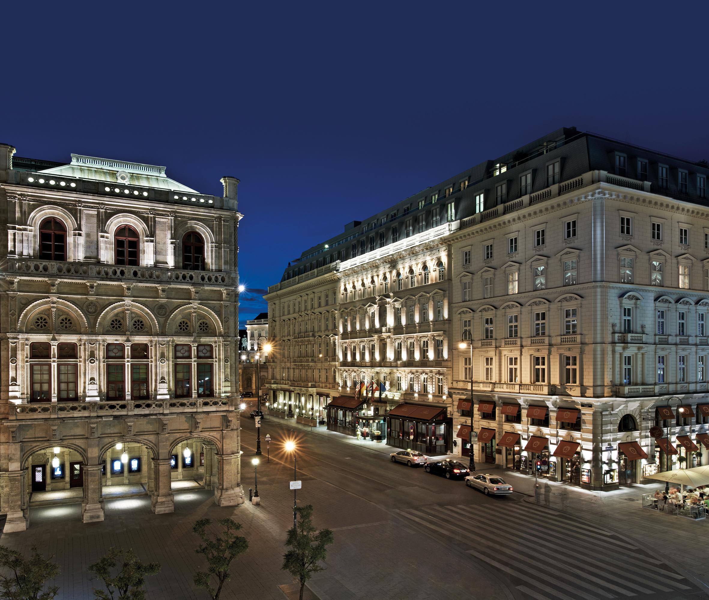 Hotel Sacher Wien Bagian luar foto The Vienna Opera and the Hotel Sacher