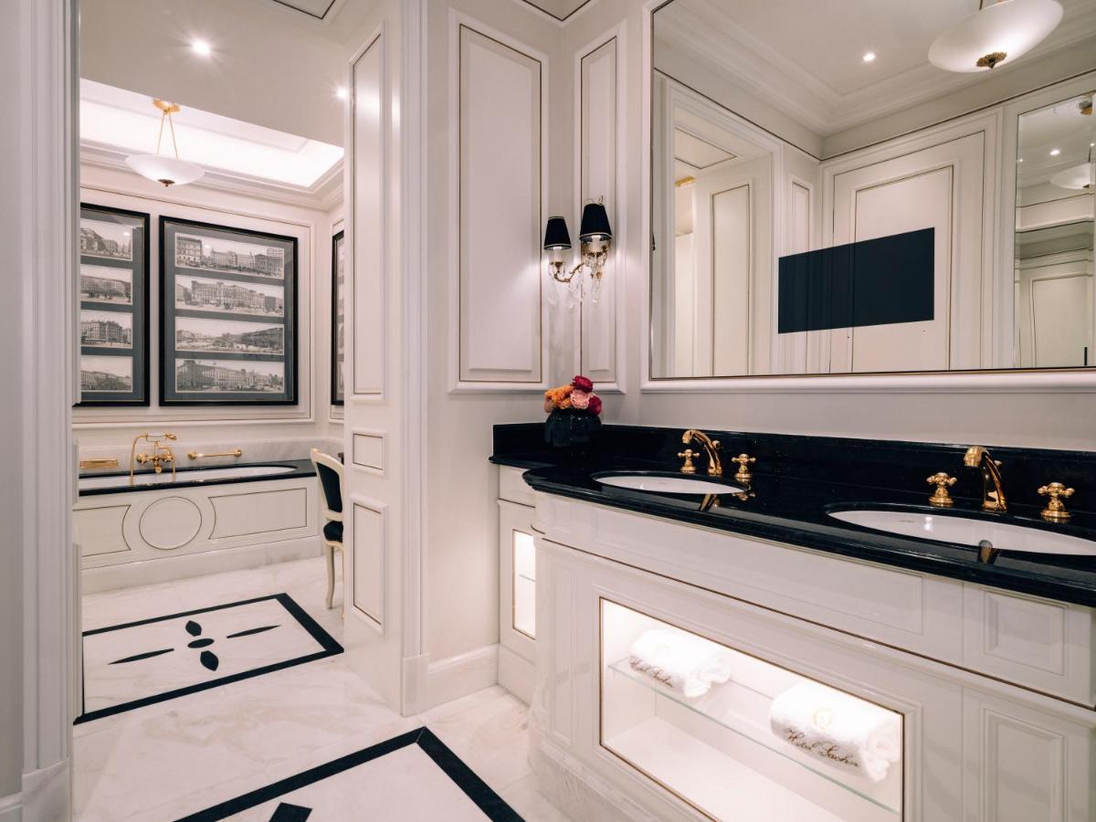 Hotel Sacher Wien Bagian luar foto Bathroom