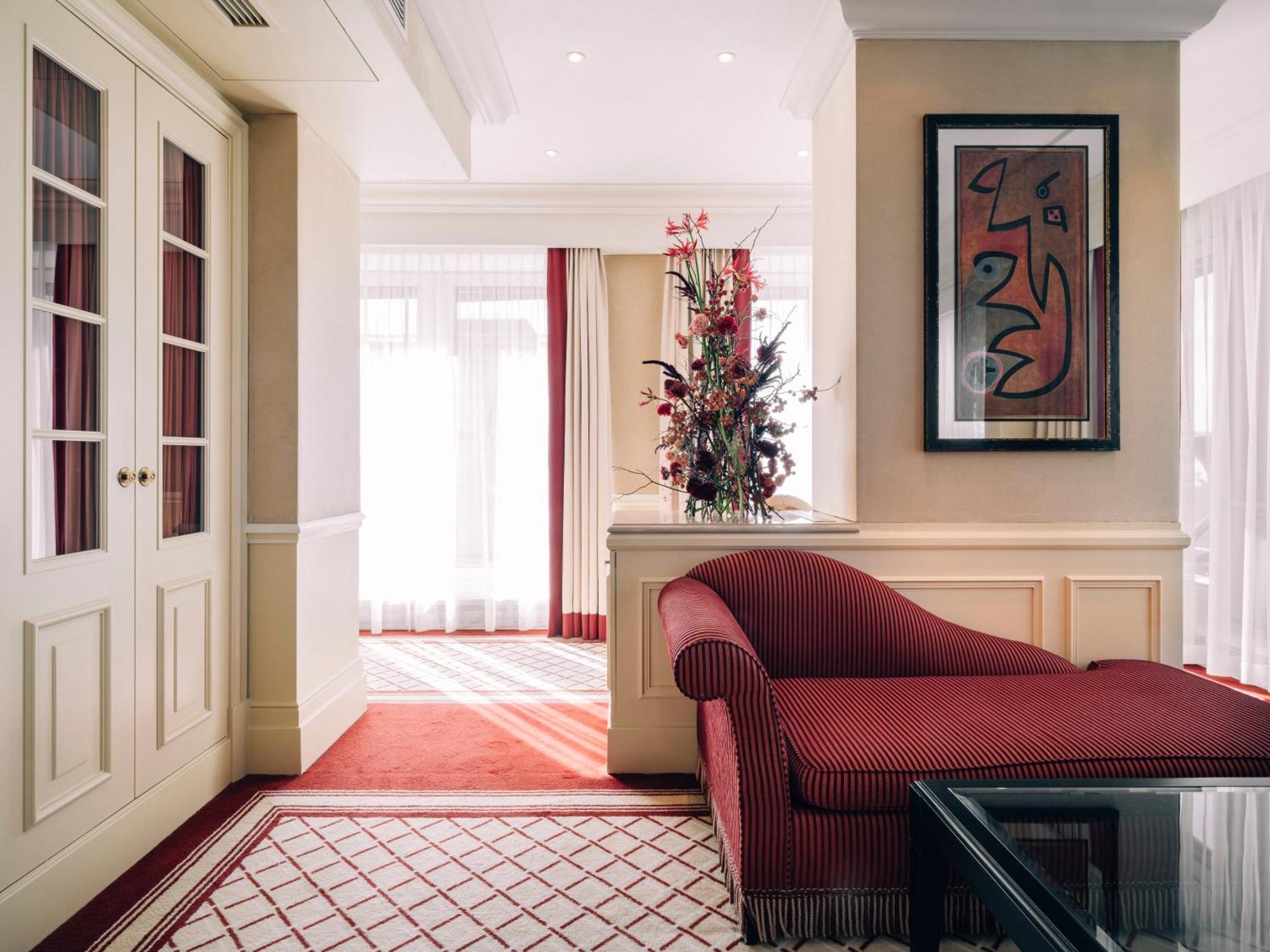 Hotel Sacher Wien Bagian luar foto Interior of the hotel
