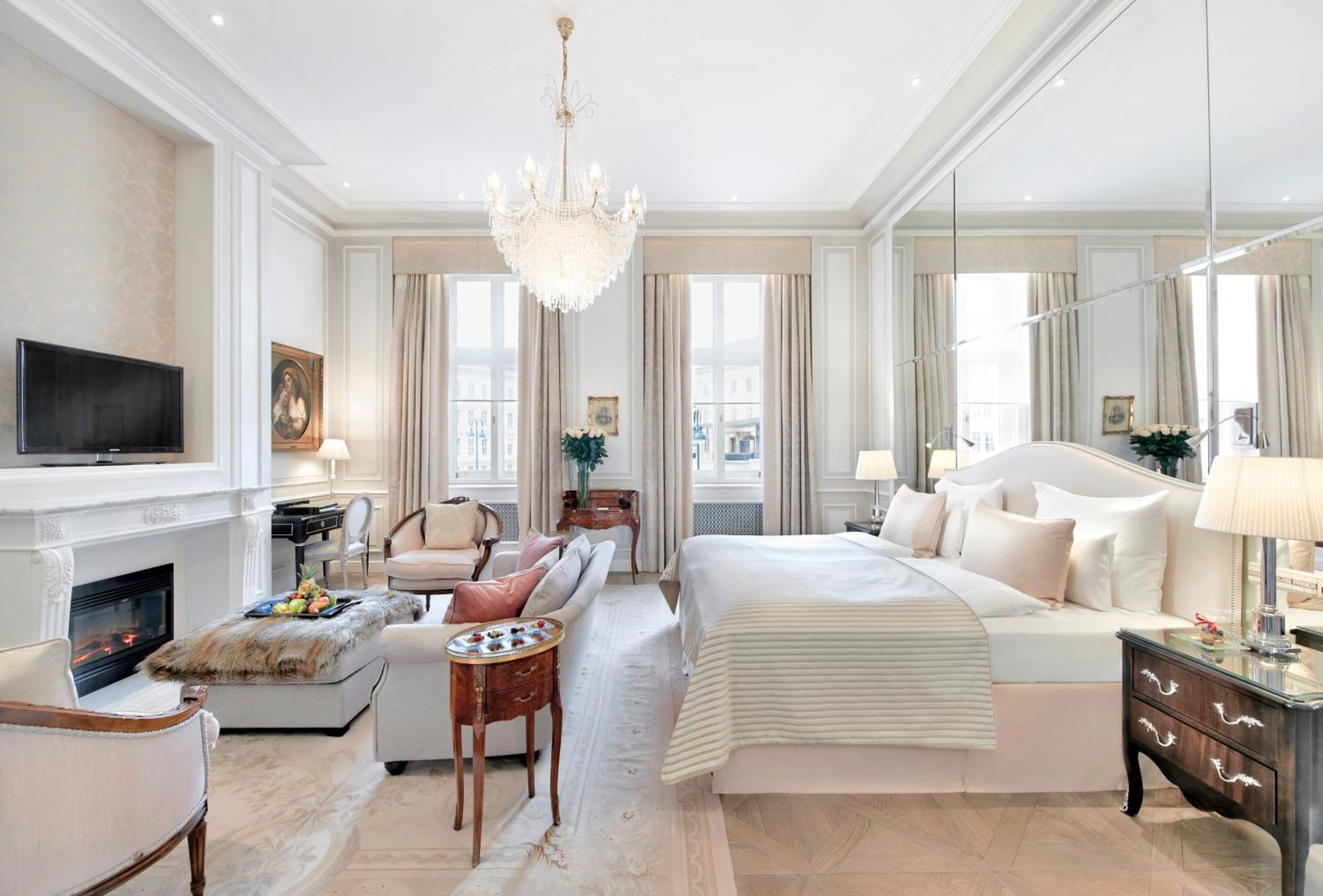 Hotel Sacher Wien Bagian luar foto A suite at the hotel