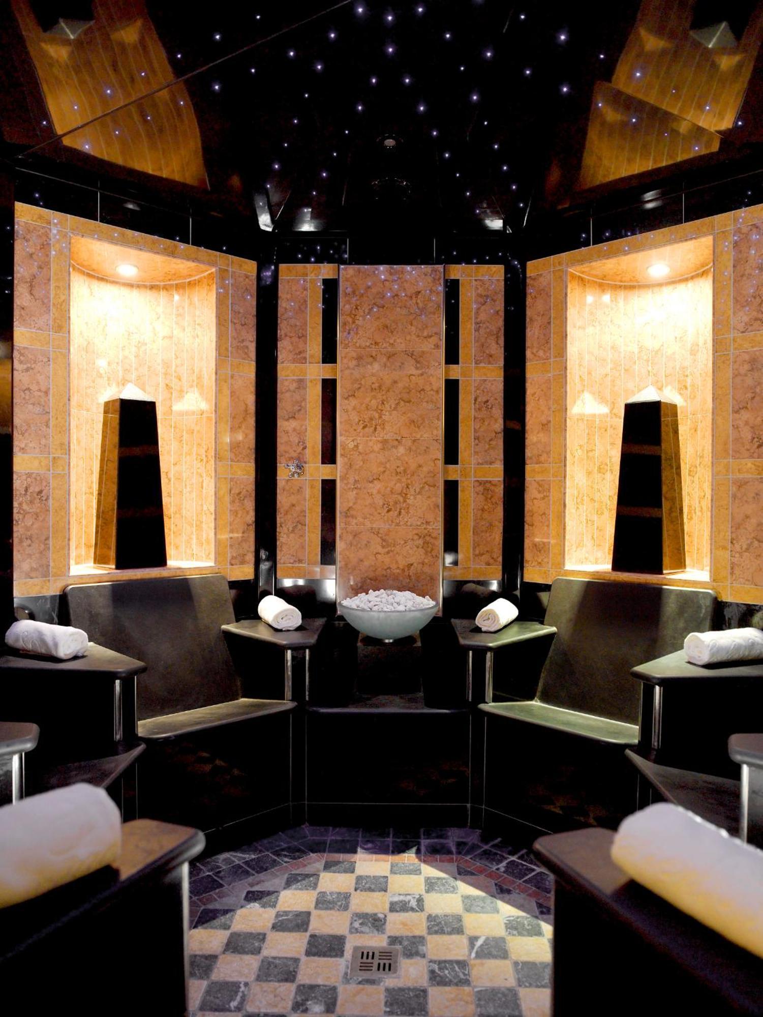 Hotel Sacher Wien Fasilitas foto The interior of the spa