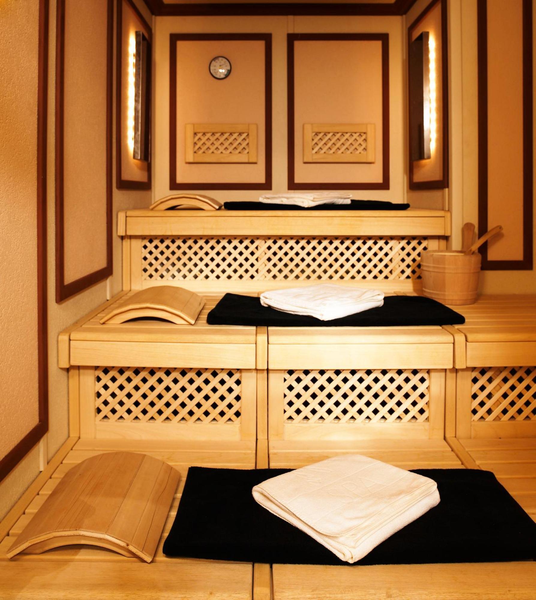 Hotel Sacher Wien Fasilitas foto A massage table
