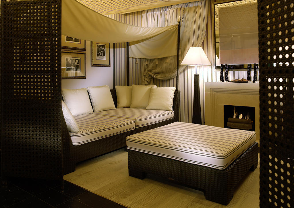 Hotel Sacher Wien Ruang foto A modern sukkah