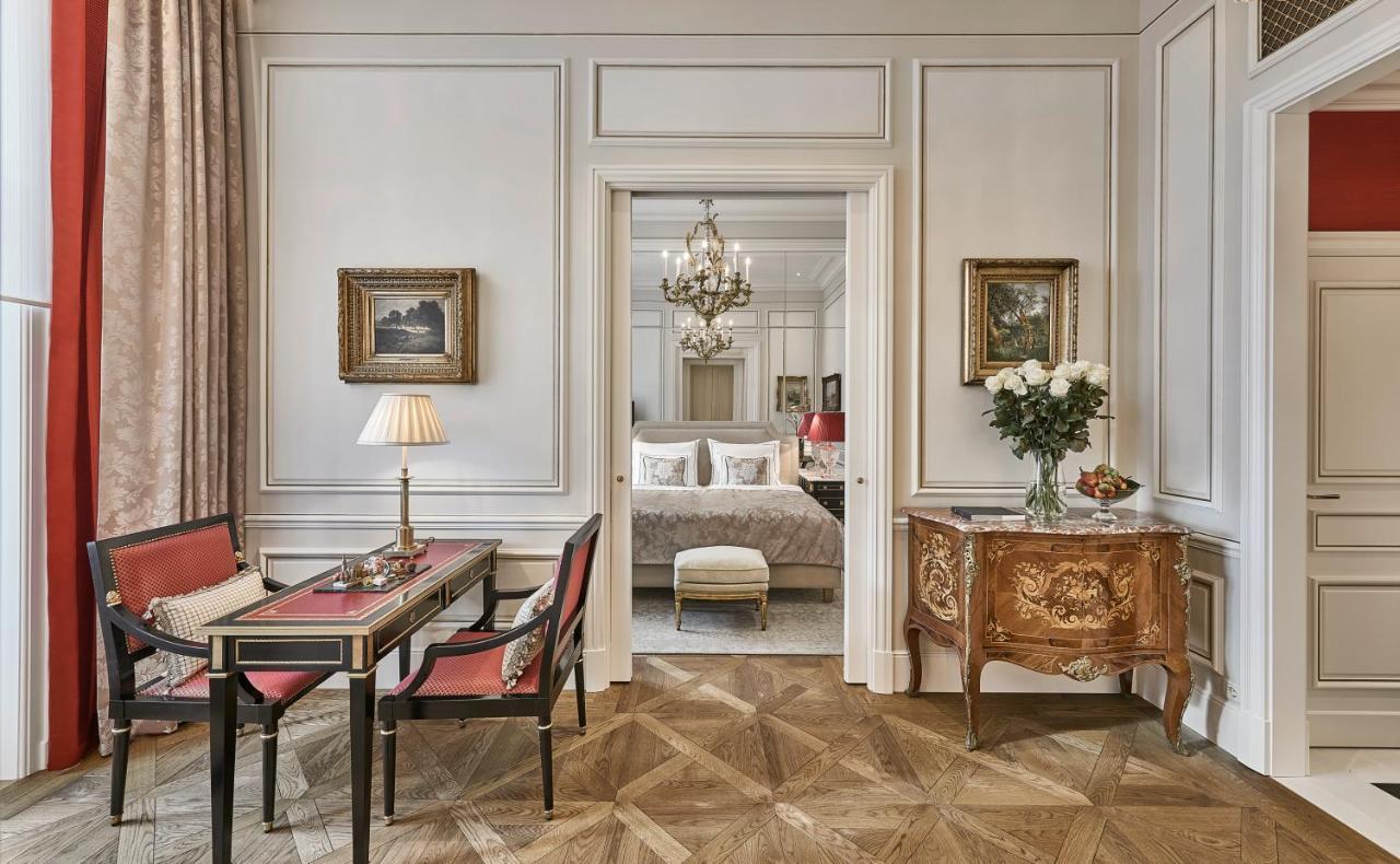 Hotel Sacher Wien Bagian luar foto A suite at the hotel