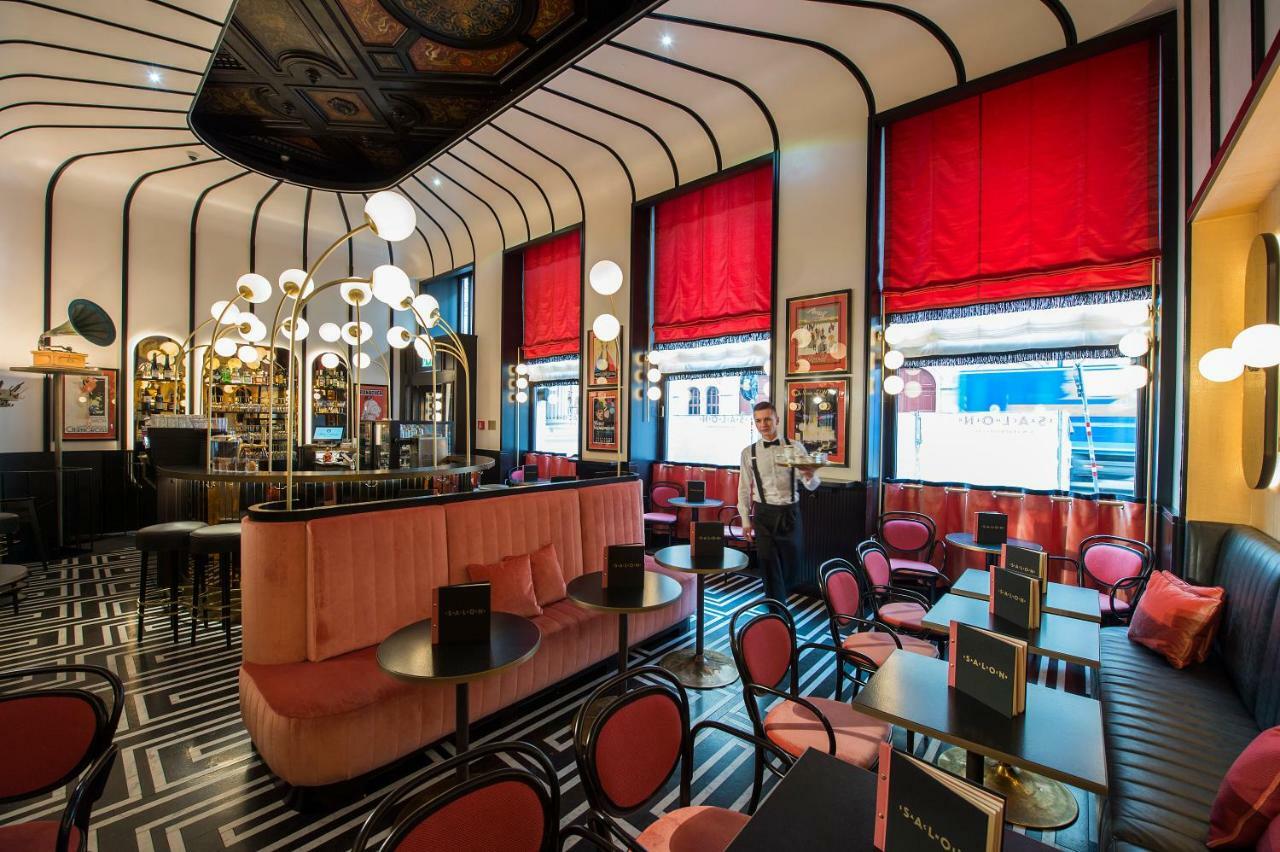 Hotel Sacher Wien Bagian luar foto Interior of the restaurant